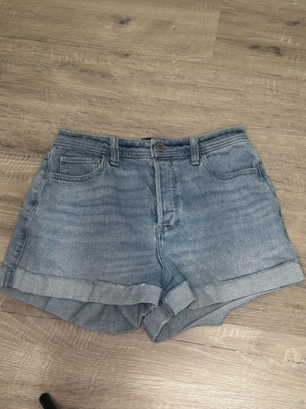 Hollister High Rise Mom Jean Shorts